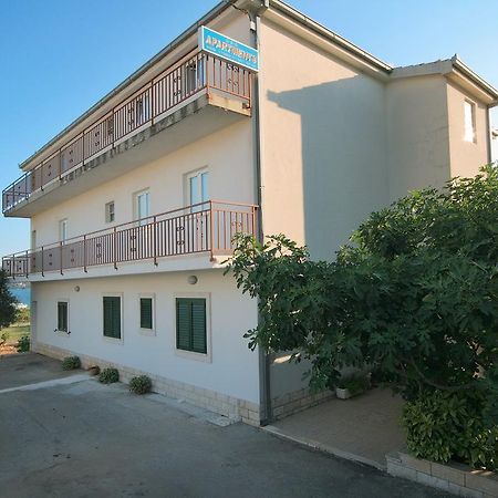 Apartments Daniela 特罗吉尔 外观 照片