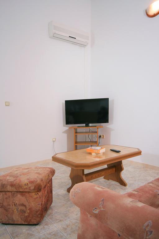 Apartments Daniela 特罗吉尔 外观 照片